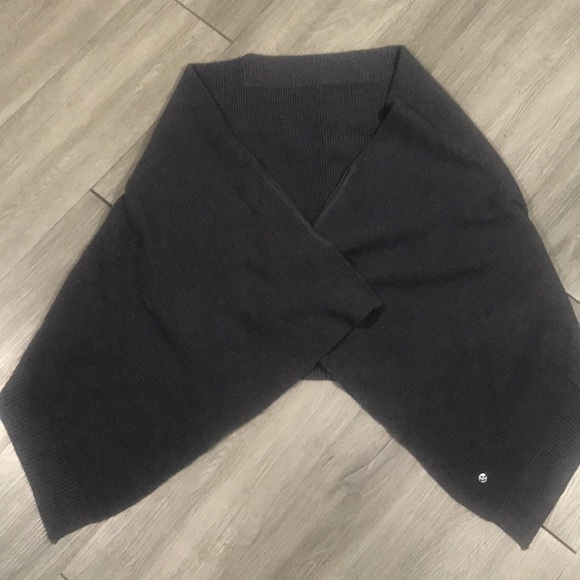 Lululemon Forward Flow Cape - Picture 4 of 14